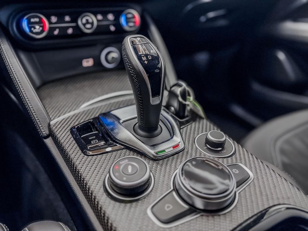 Alfa Romeo Stelvio 2025