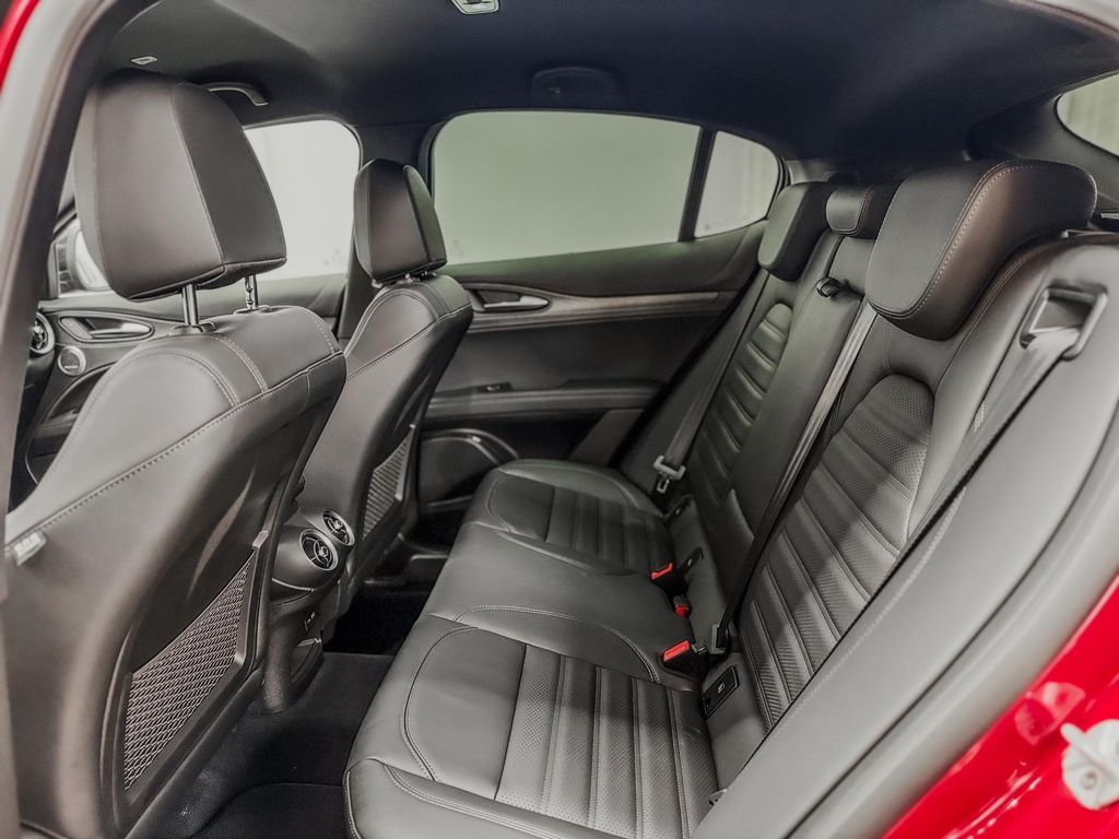 Alfa Romeo Stelvio 2025