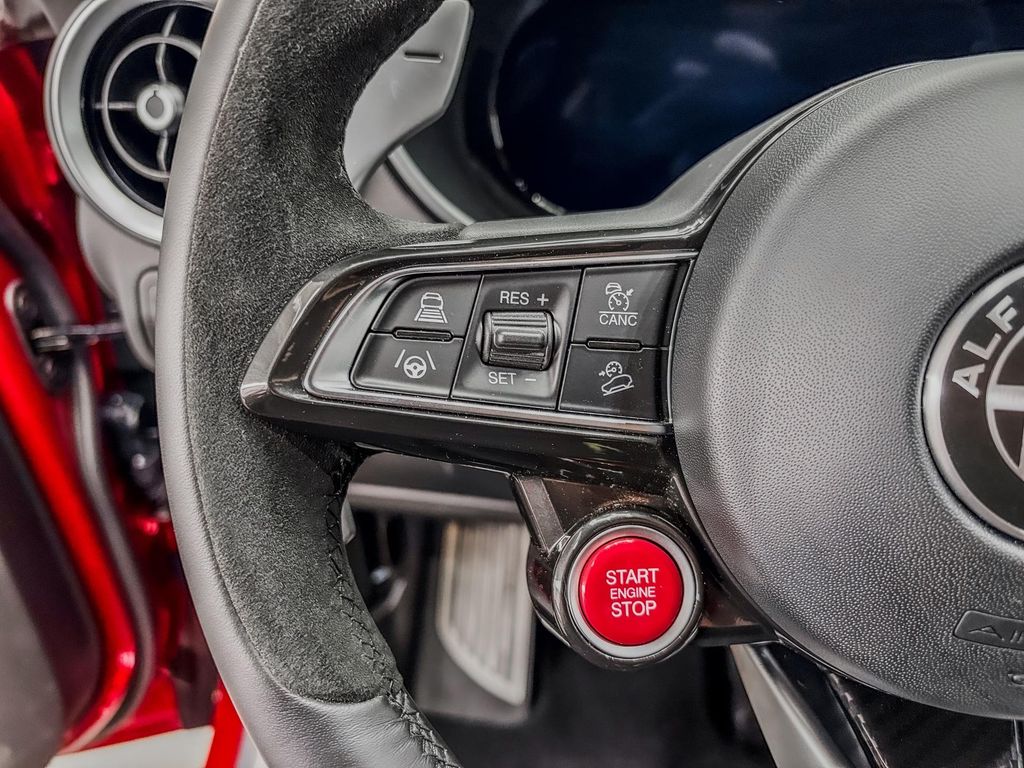 Alfa Romeo Stelvio 2025