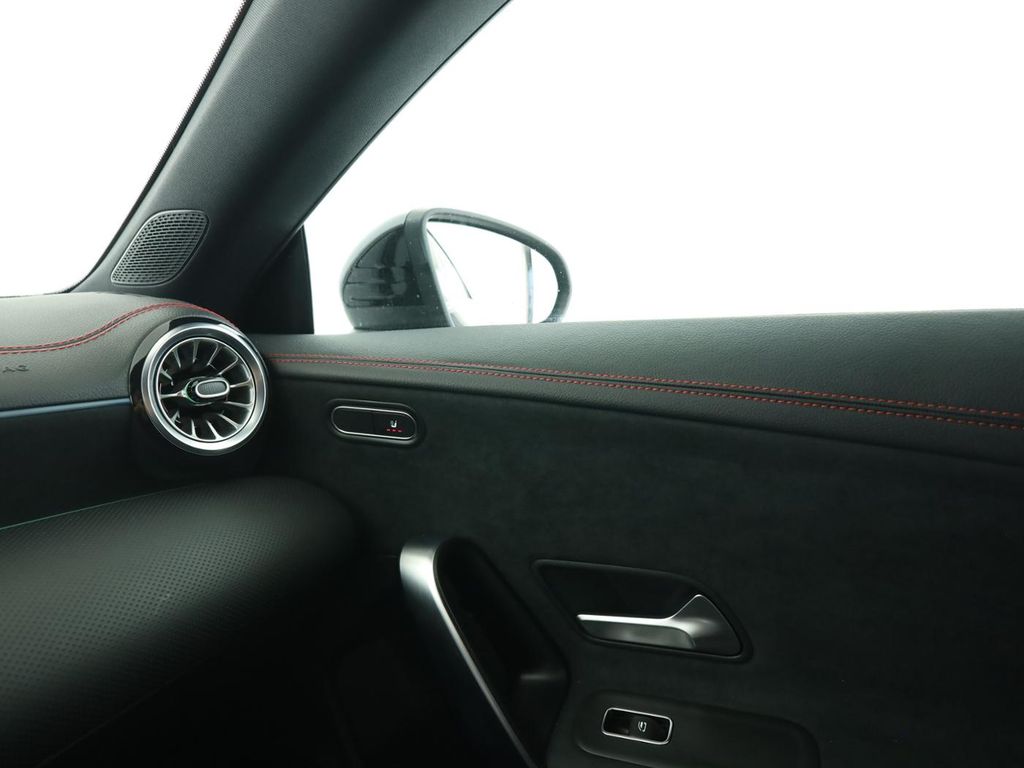 Mercedes-Benz CLA 200 2024