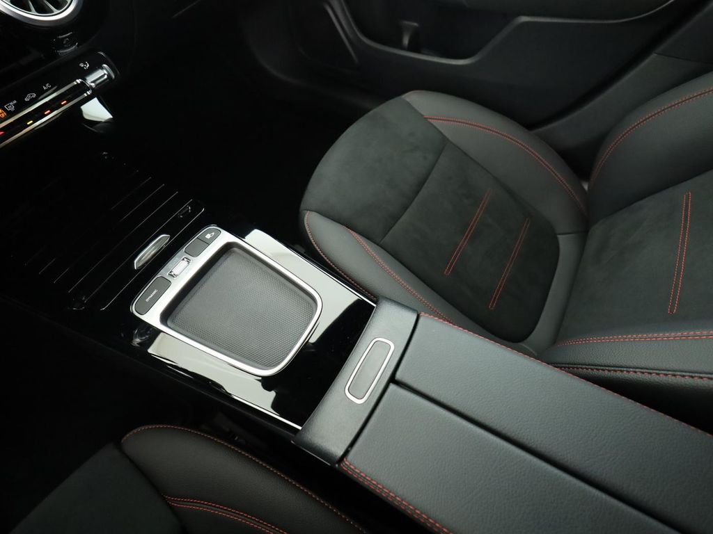 Mercedes-Benz CLA 200 2024