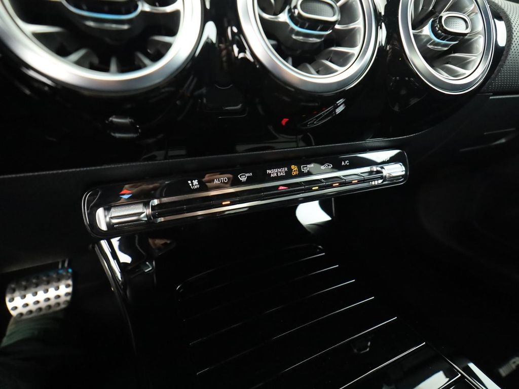 Mercedes-Benz CLA 200 2024