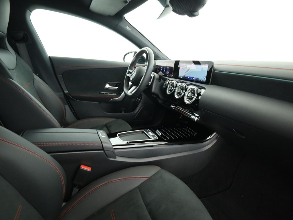 Mercedes-Benz CLA 200 2024