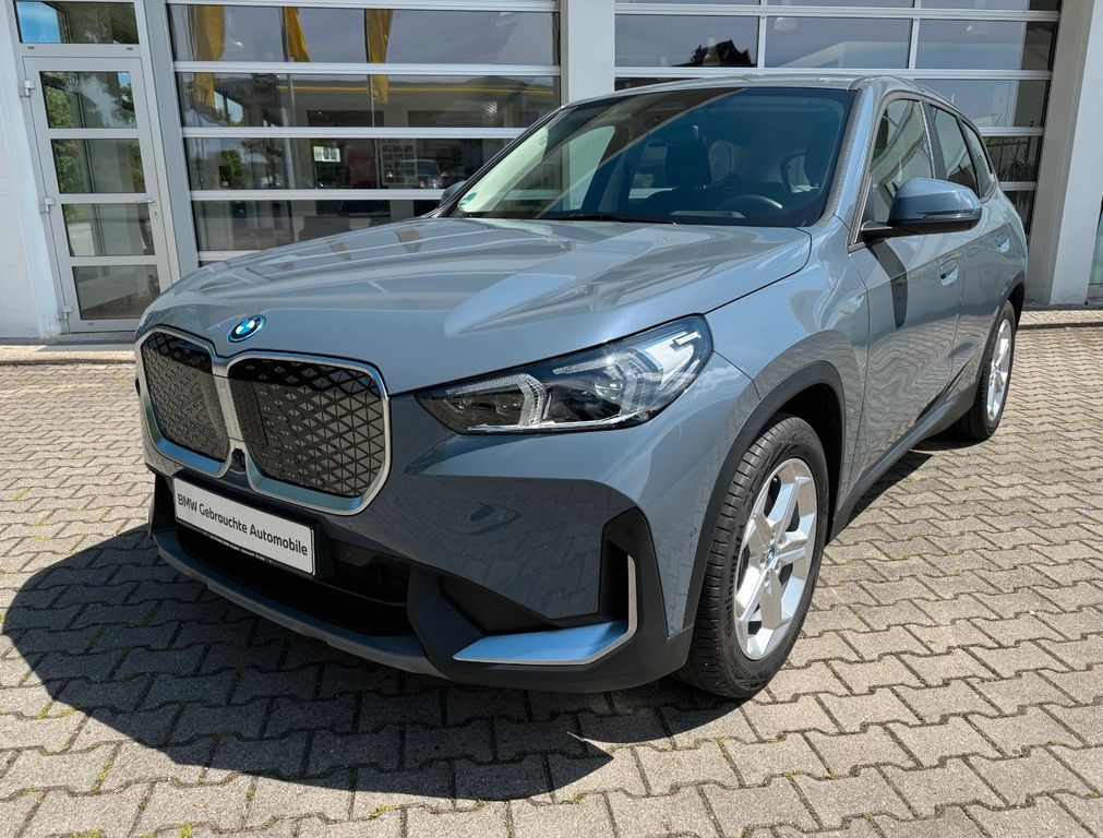 BMW iX1 2024