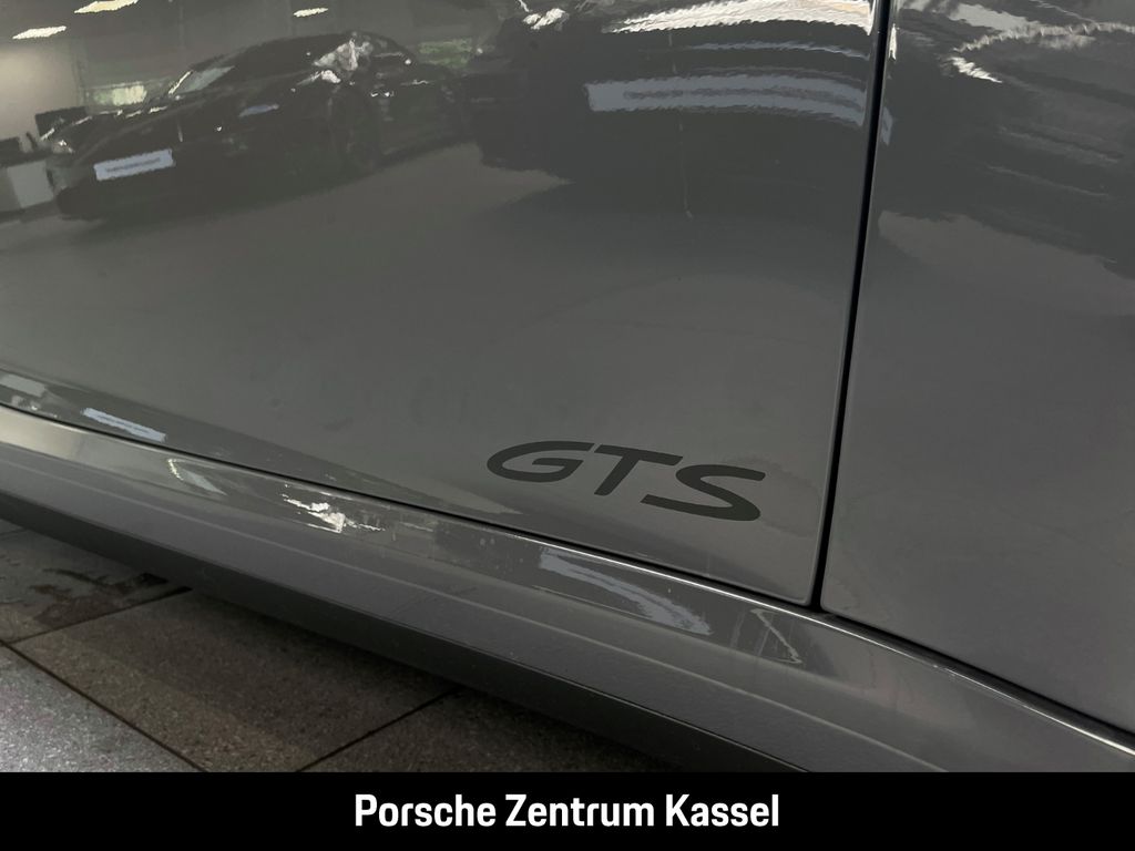 Porsche 992 2025