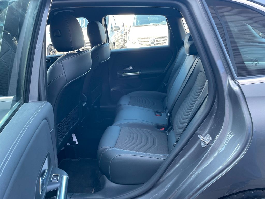 Mercedes-Benz B 200 2024