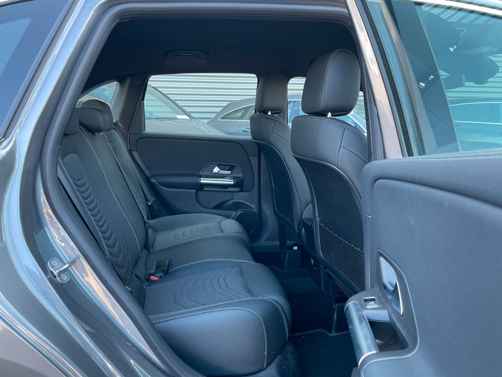 Mercedes-Benz B 200 2024