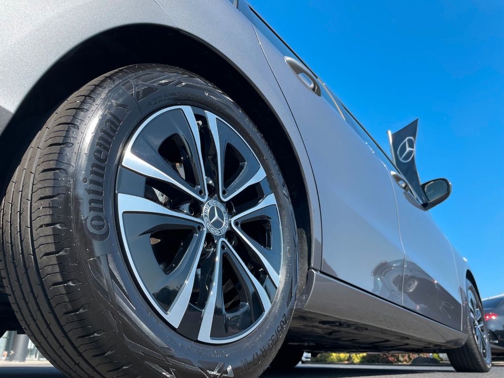 Mercedes-Benz B 200 2024