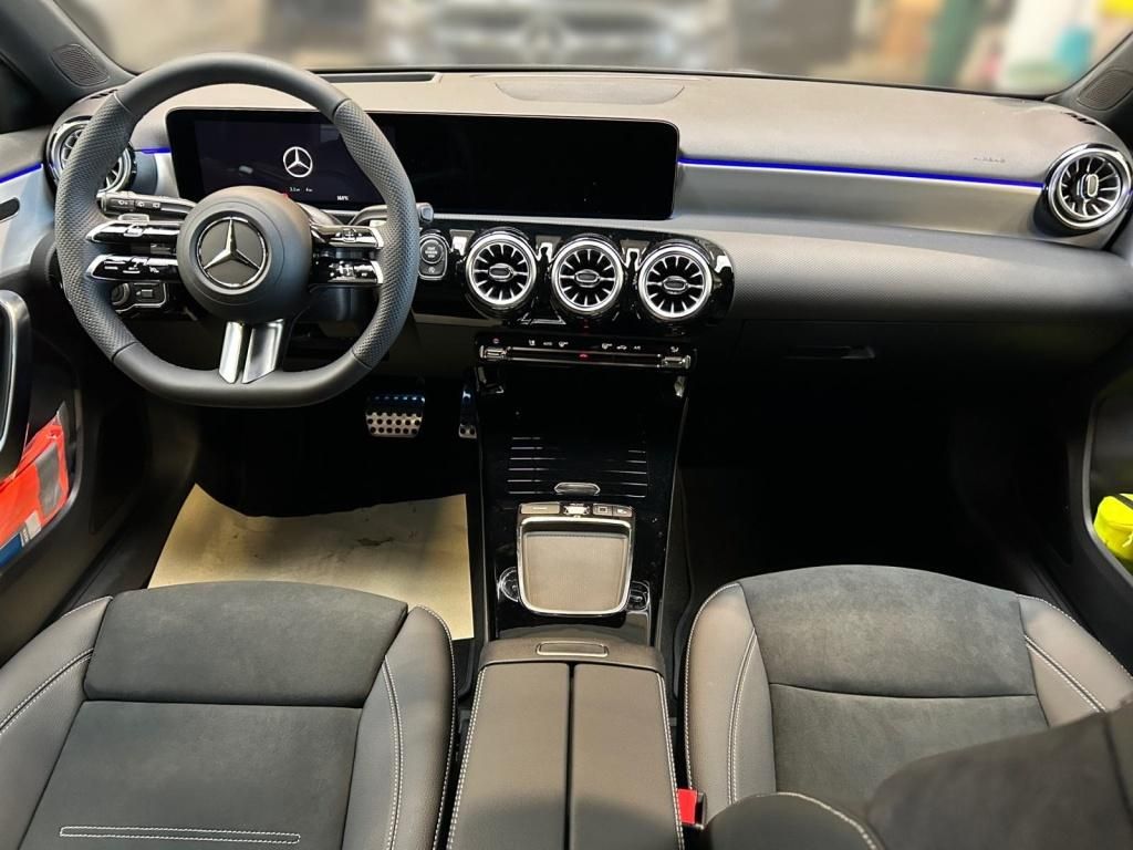 Mercedes-Benz A 180 2025