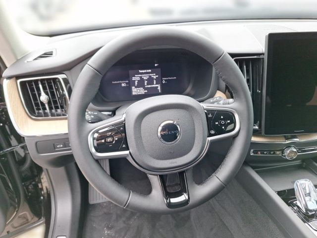 Volvo XC60 2025