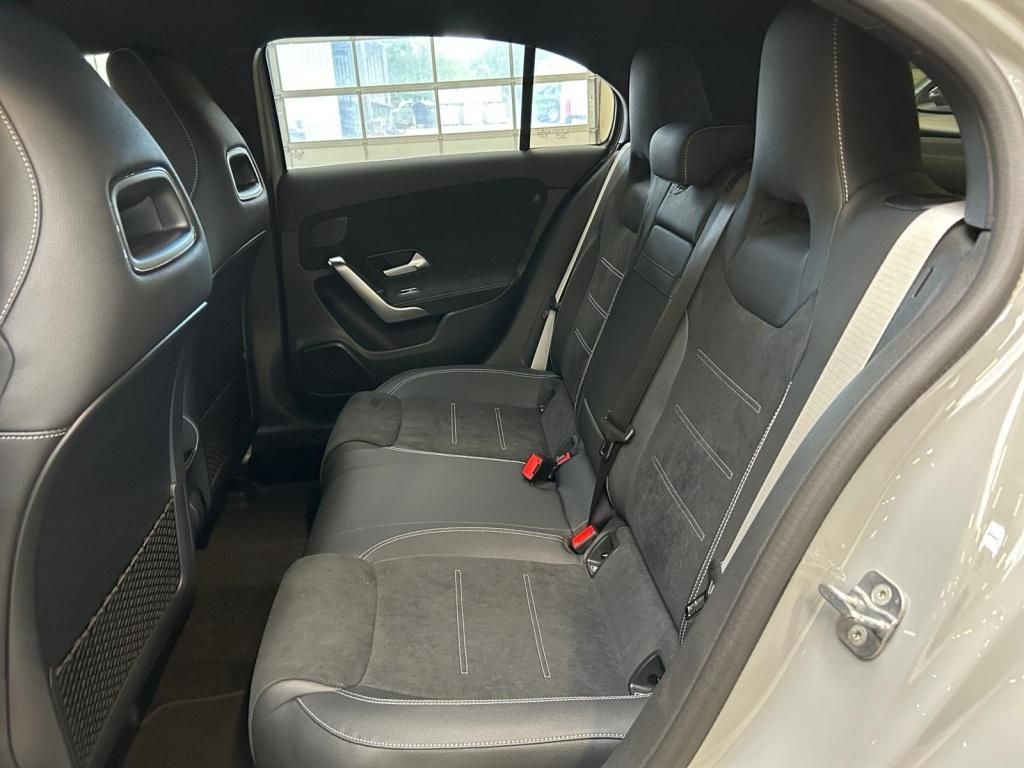 Mercedes-Benz A 180 2025