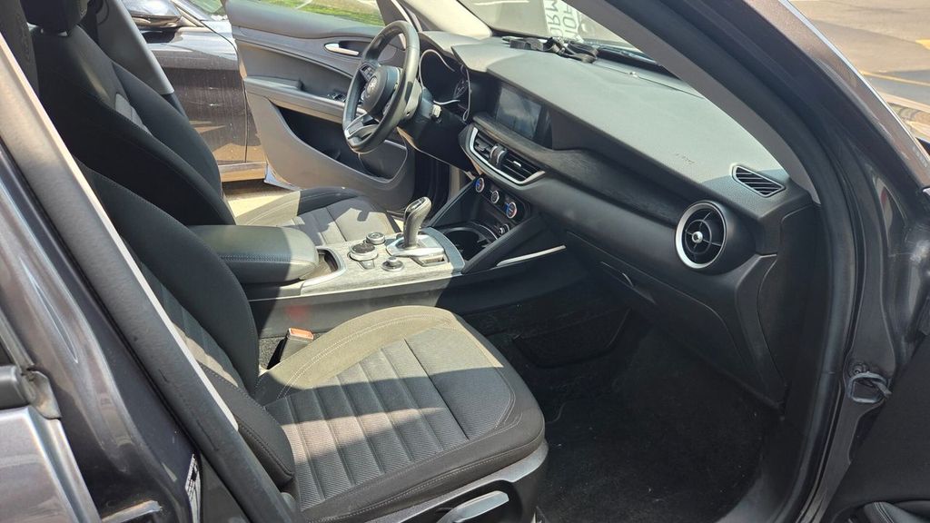 Alfa Romeo Stelvio 2021