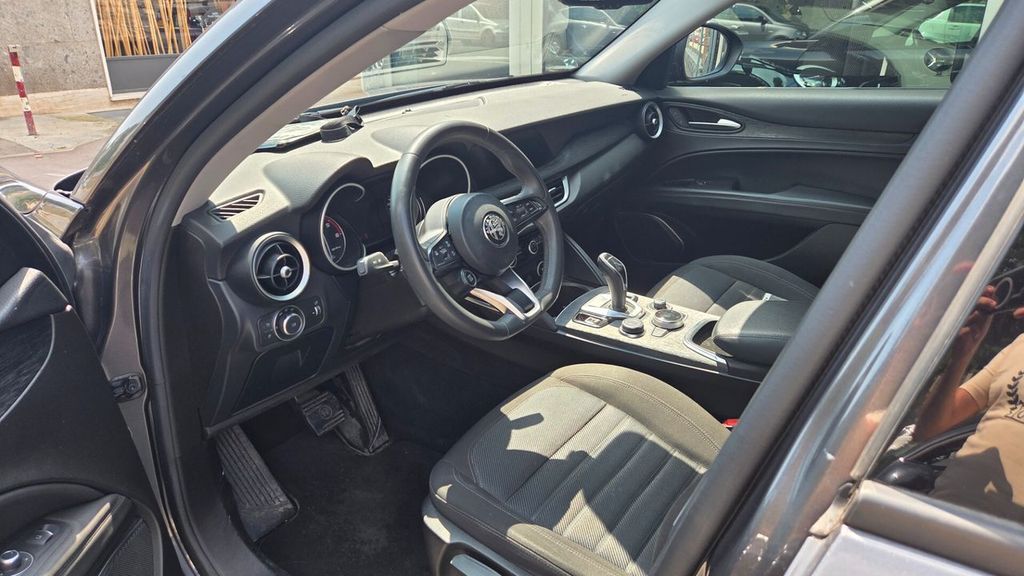 Alfa Romeo Stelvio 2021