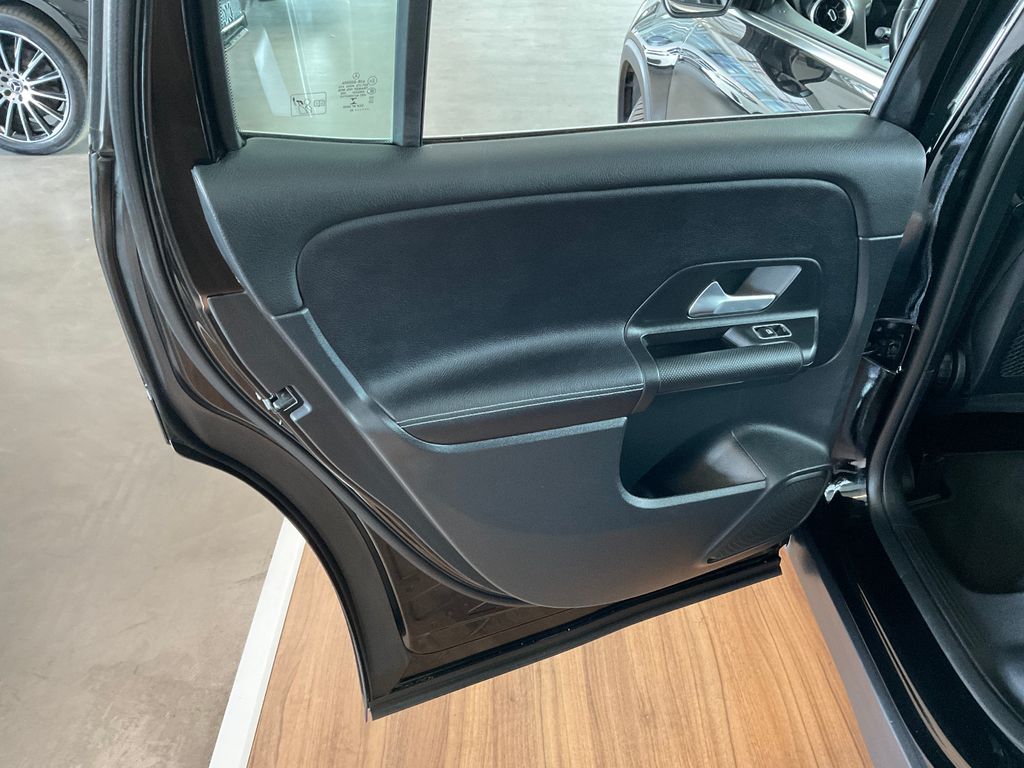 Mercedes-Benz GLB 180 2022