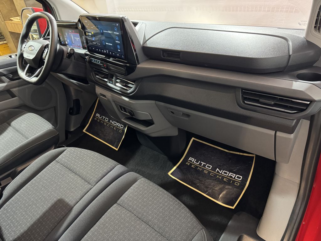 Ford Tourneo Custom 2025