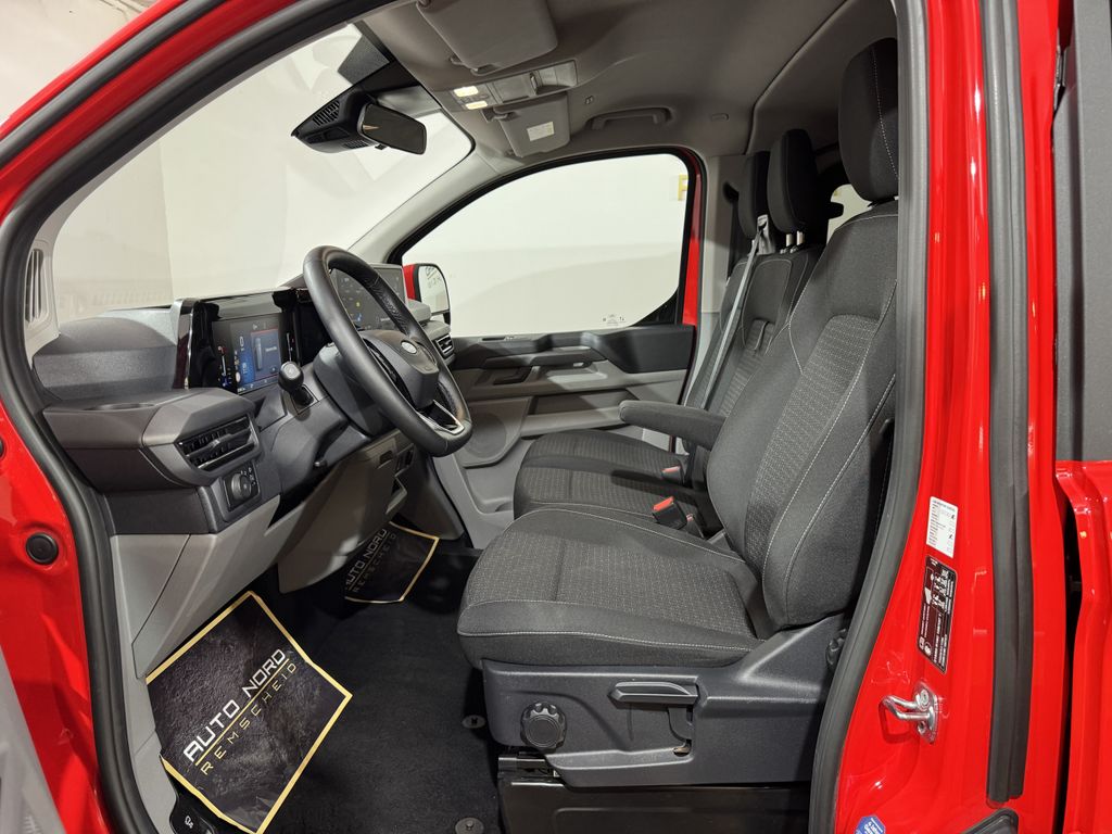 Ford Tourneo Custom 2025