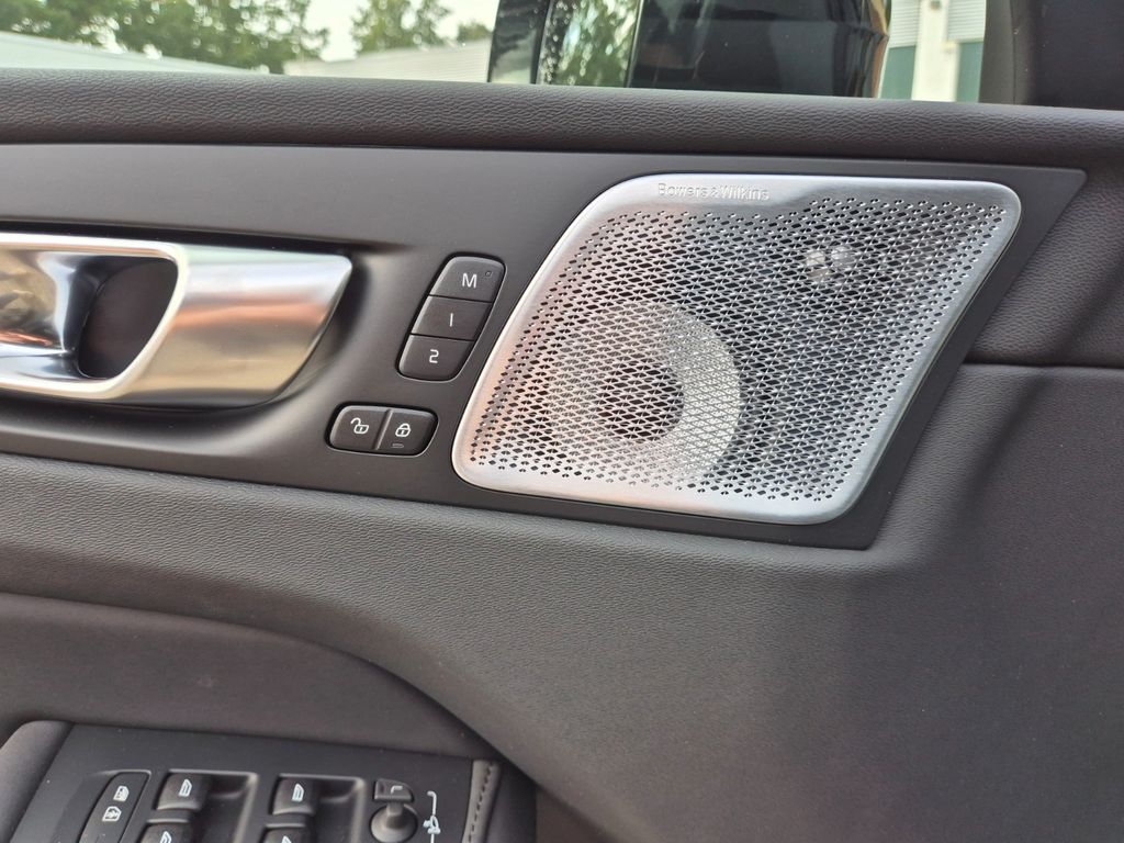 Volvo XC60 2025