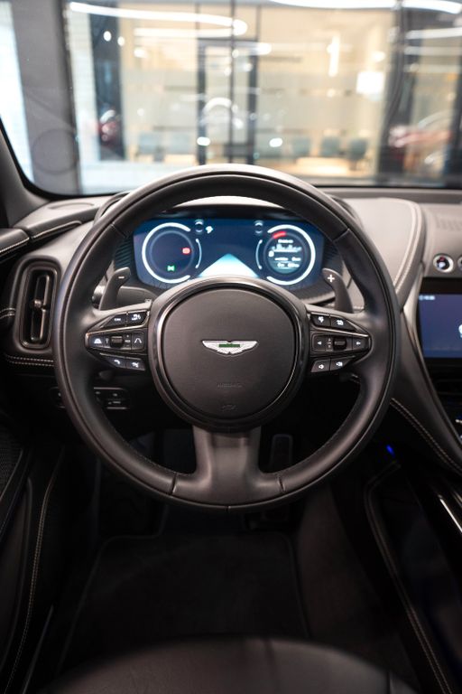 Aston Martin DBX 2023