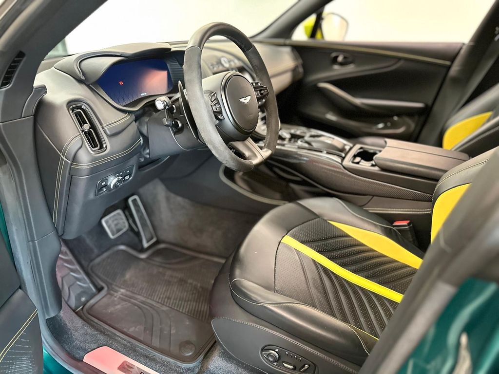 Aston Martin DBX 2023