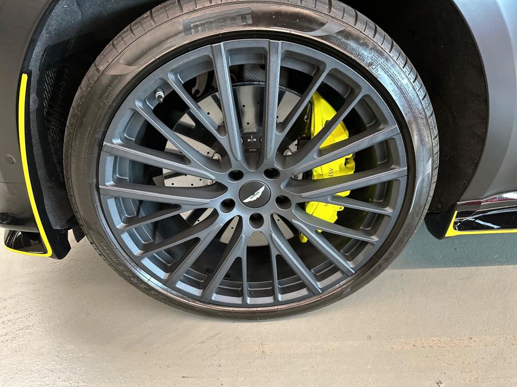 Aston Martin DBX 2023