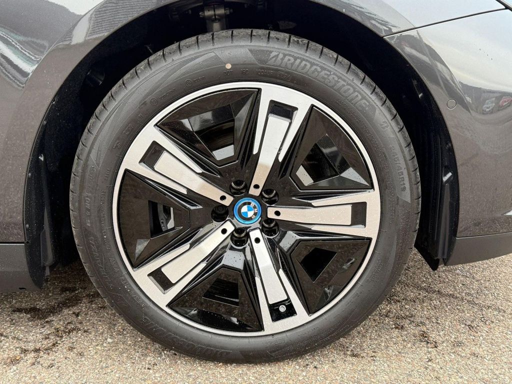 BMW i5 2025