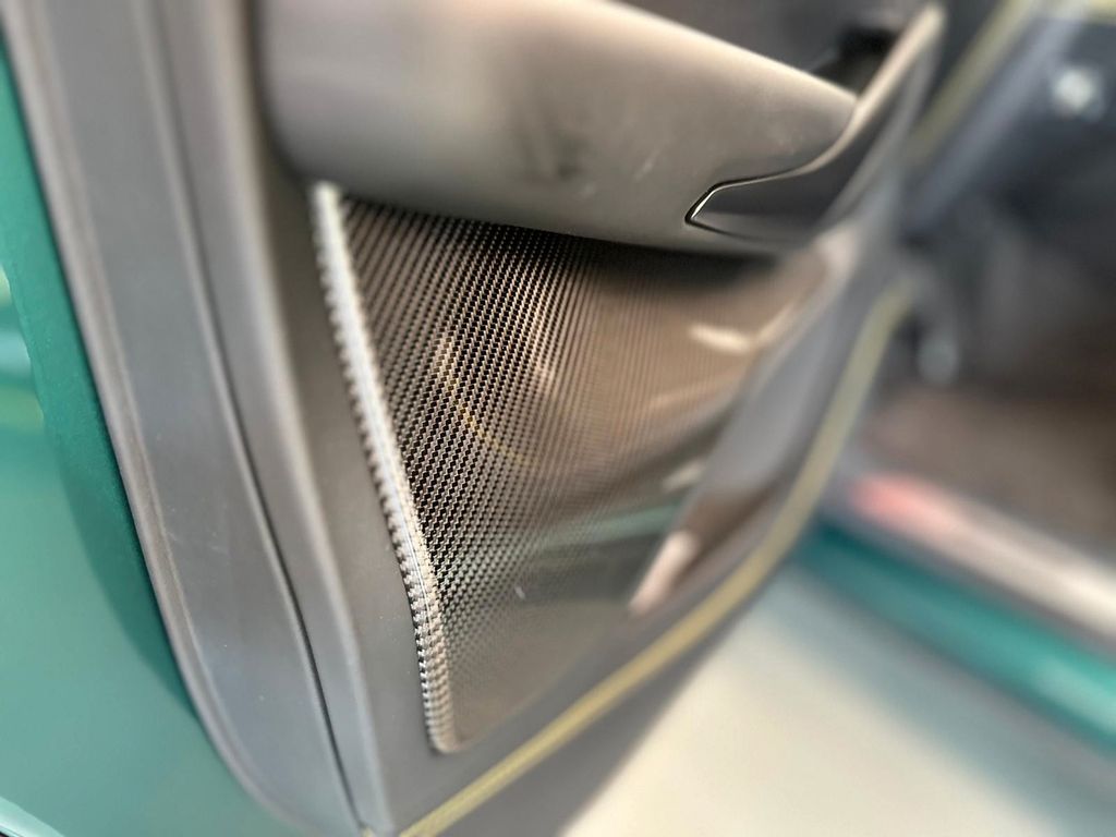 Aston Martin DBX 2023