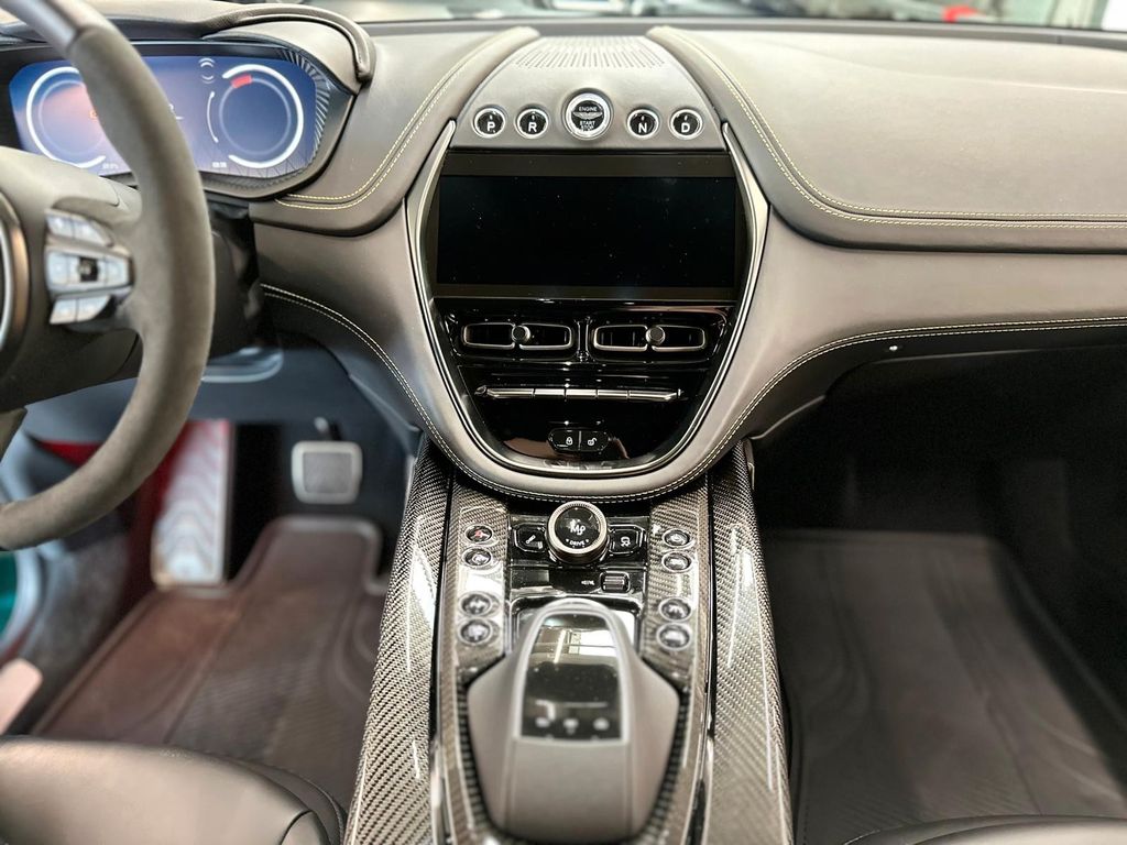 Aston Martin DBX 2023