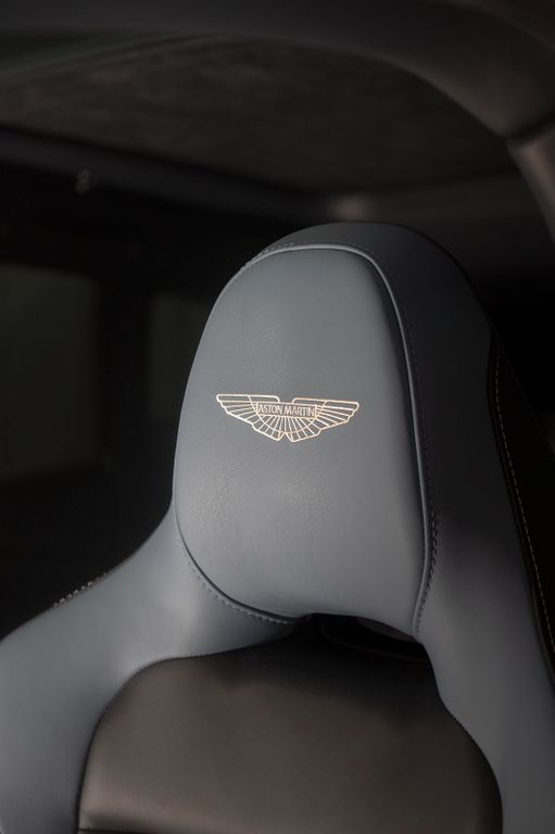 Aston Martin DBX 2023