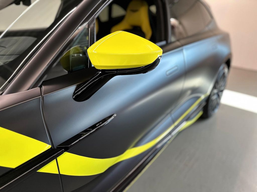 Aston Martin DBX 2023