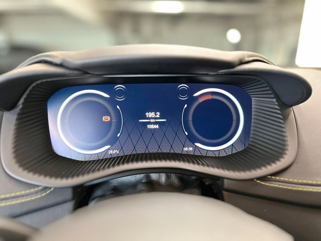 Aston Martin DBX 2023