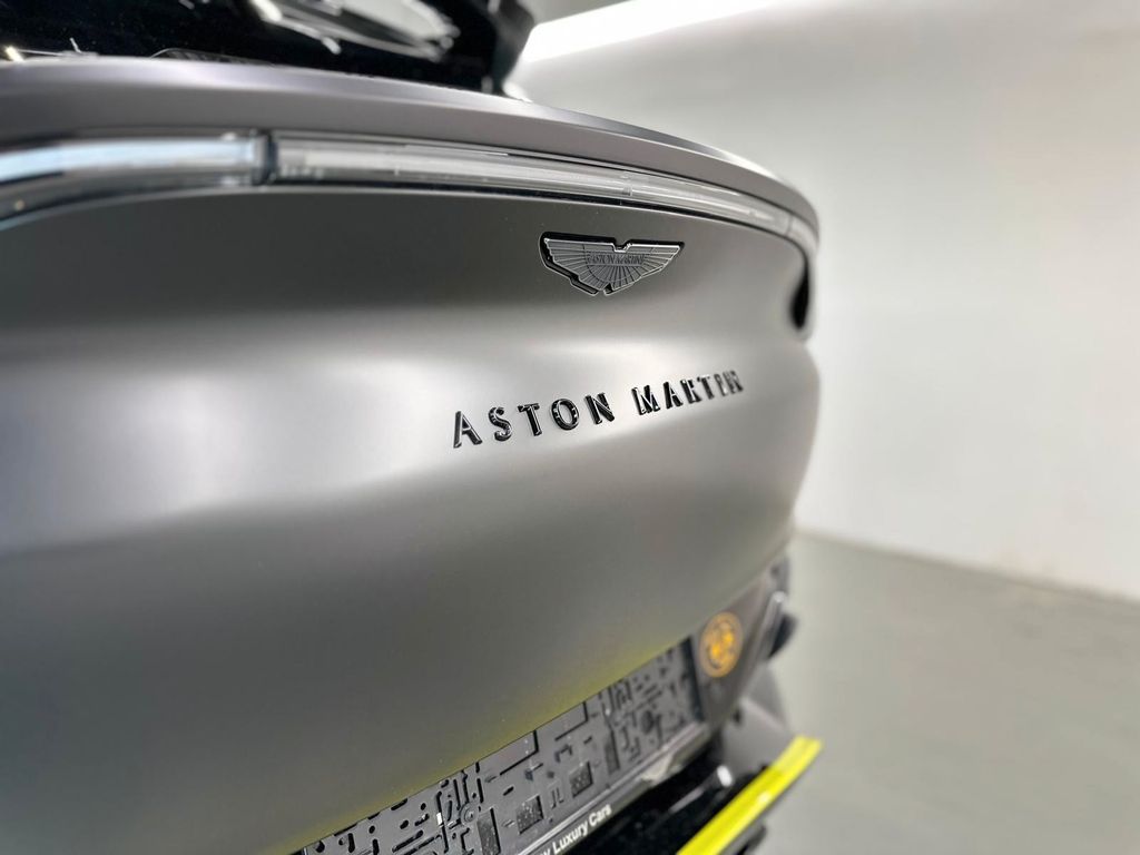 Aston Martin DBX 2023