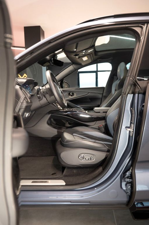 Aston Martin DBX 2023