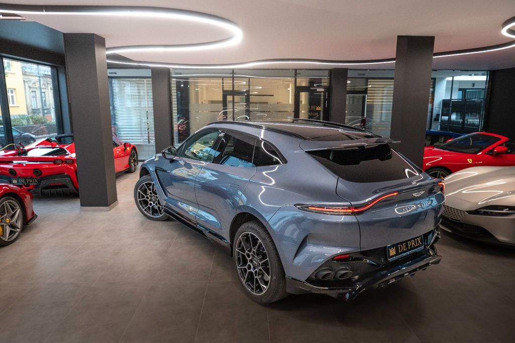 Aston Martin DBX 2023