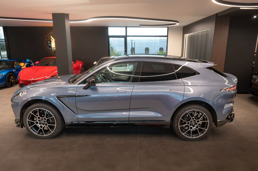 Aston Martin DBX 2023