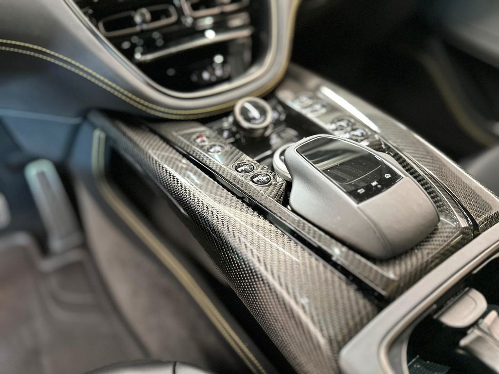 Aston Martin DBX 2023