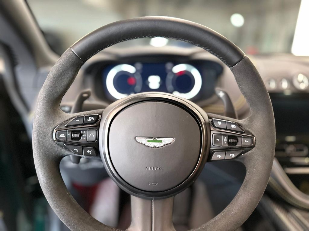 Aston Martin DBX 2023