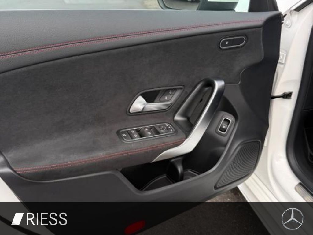 Mercedes-Benz CLA 180 2025