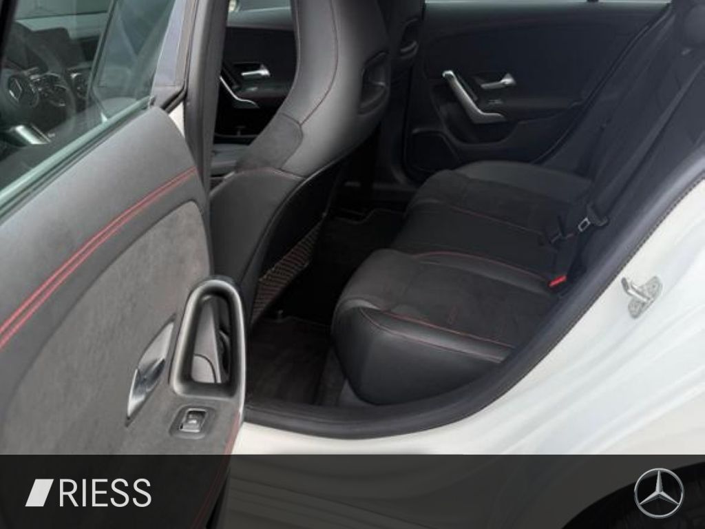 Mercedes-Benz CLA 180 2025