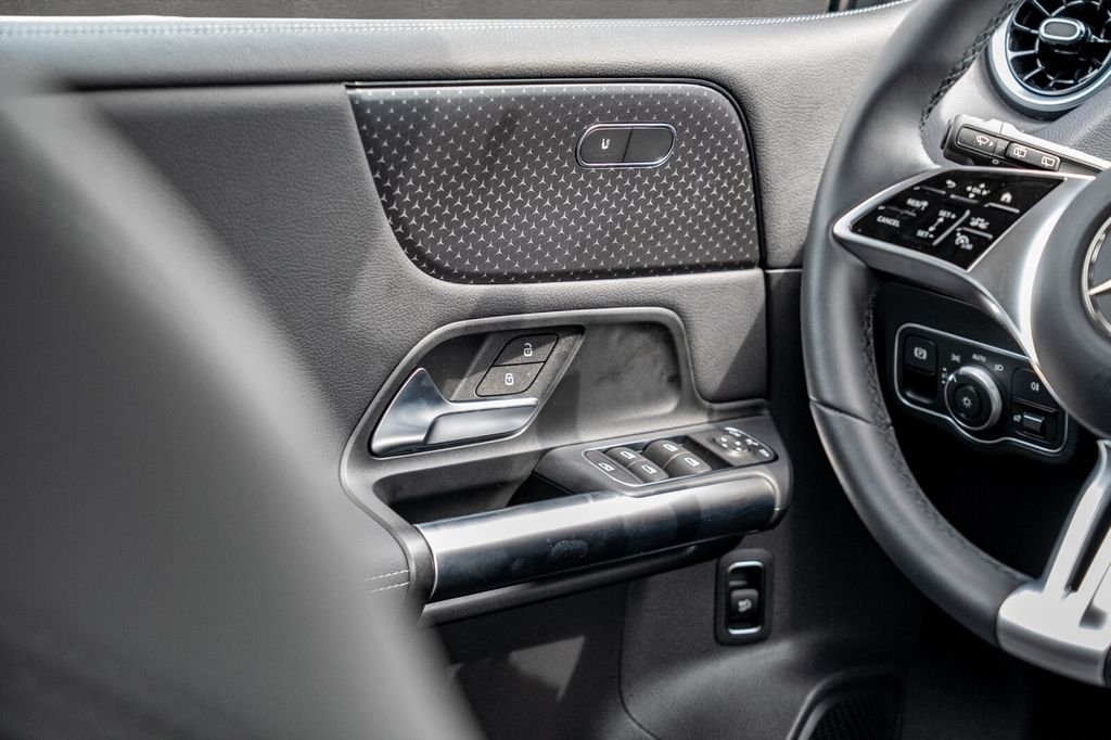 Mercedes-Benz B 180 2024