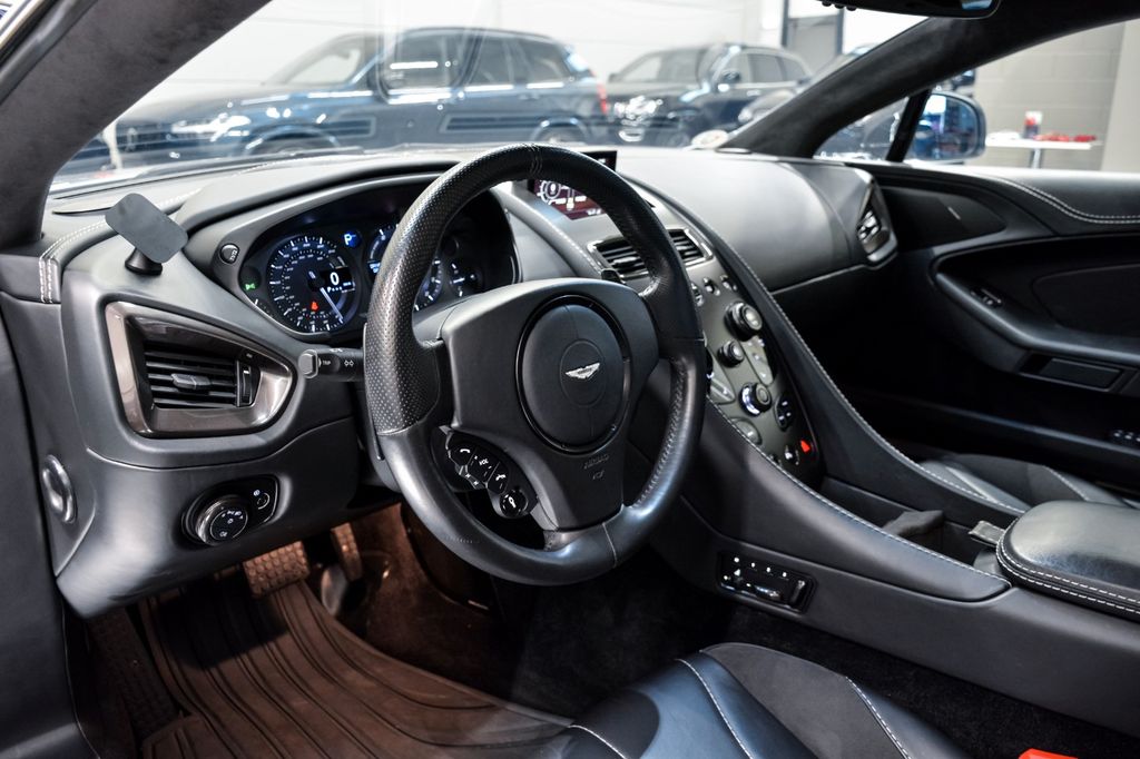 Aston Martin Vanquish 2013