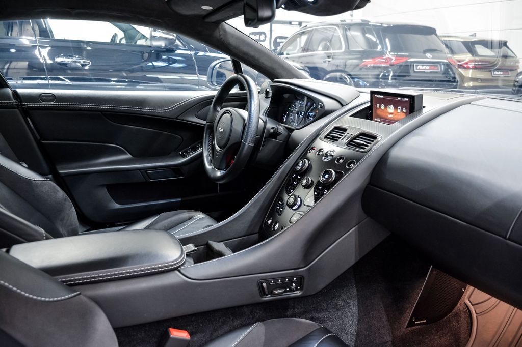 Aston Martin Vanquish 2013