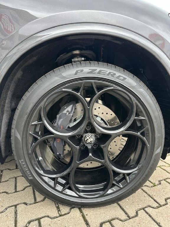 Alfa Romeo Stelvio 2025