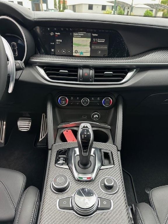 Alfa Romeo Stelvio 2025