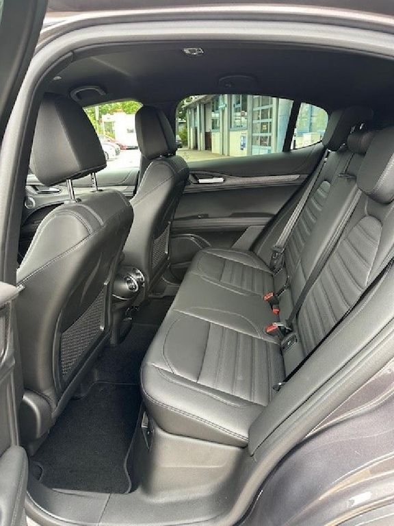 Alfa Romeo Stelvio 2025