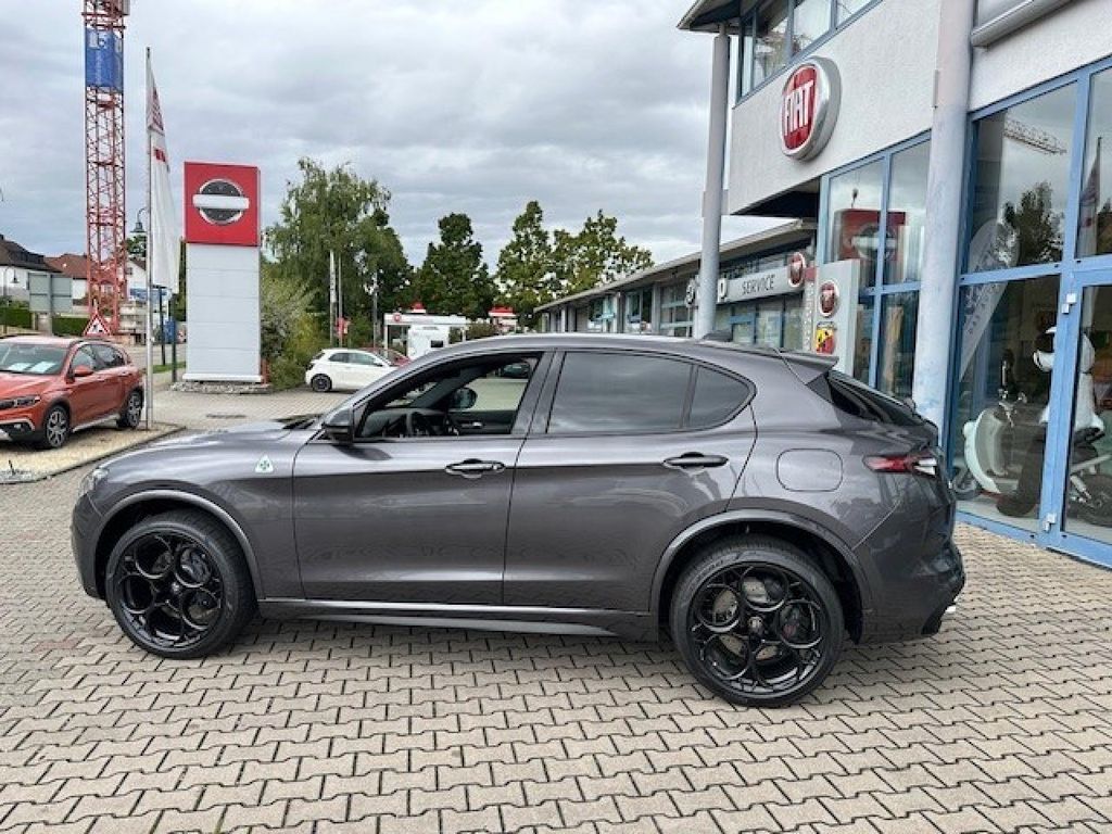 Alfa Romeo Stelvio 2025