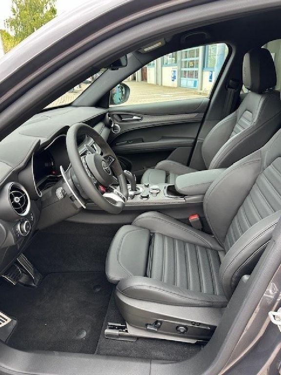 Alfa Romeo Stelvio 2025