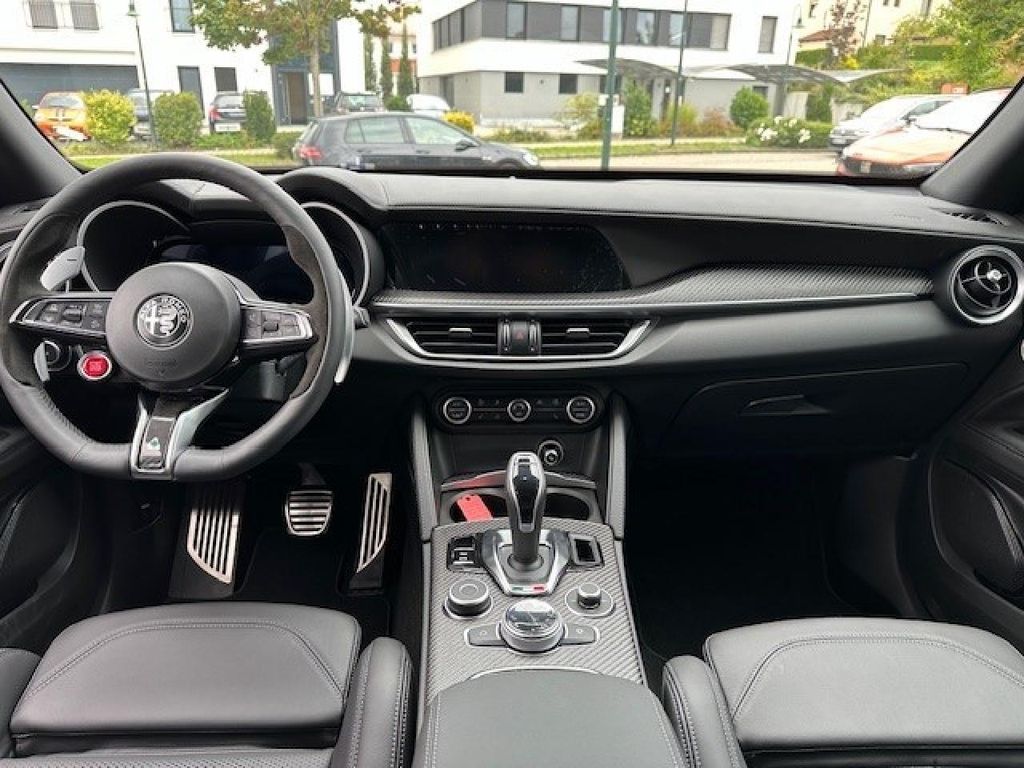 Alfa Romeo Stelvio 2025