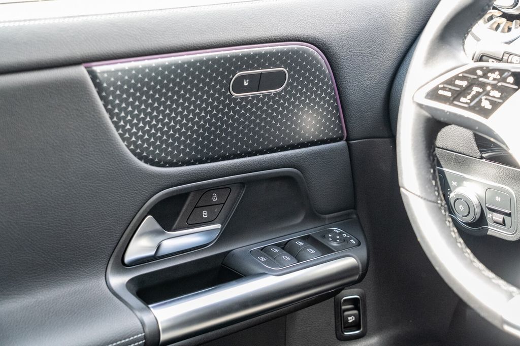 Mercedes-Benz EQA 2024