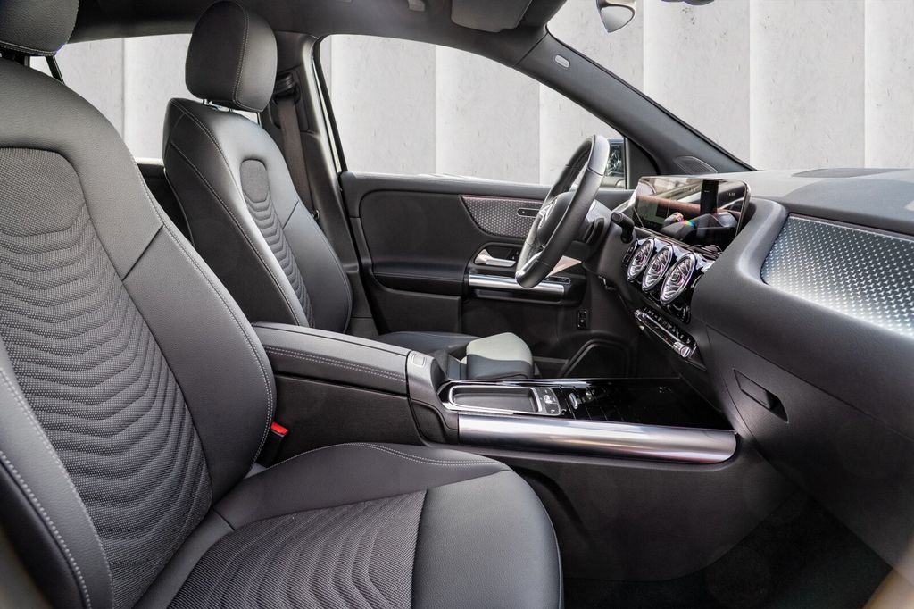 Mercedes-Benz EQA 2024