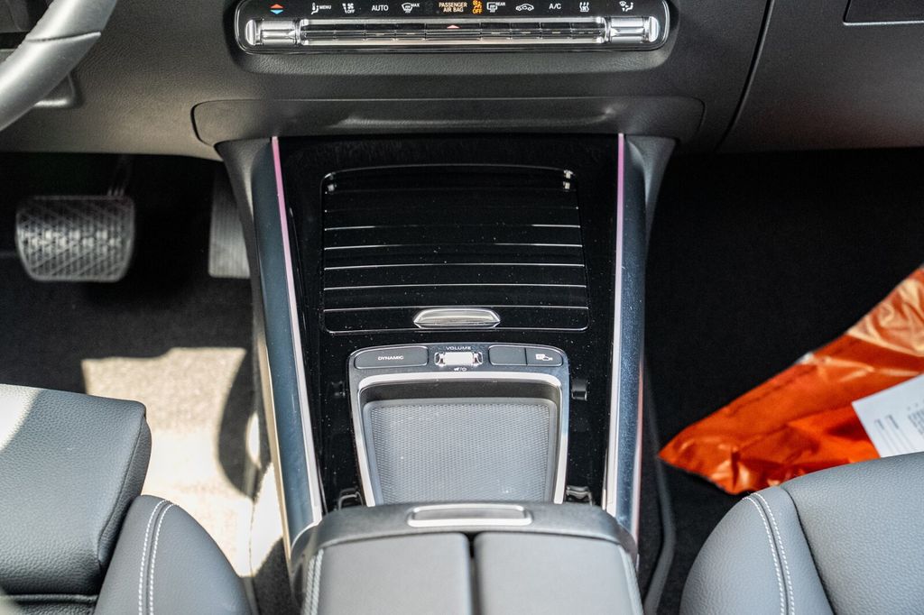 Mercedes-Benz EQA 2024